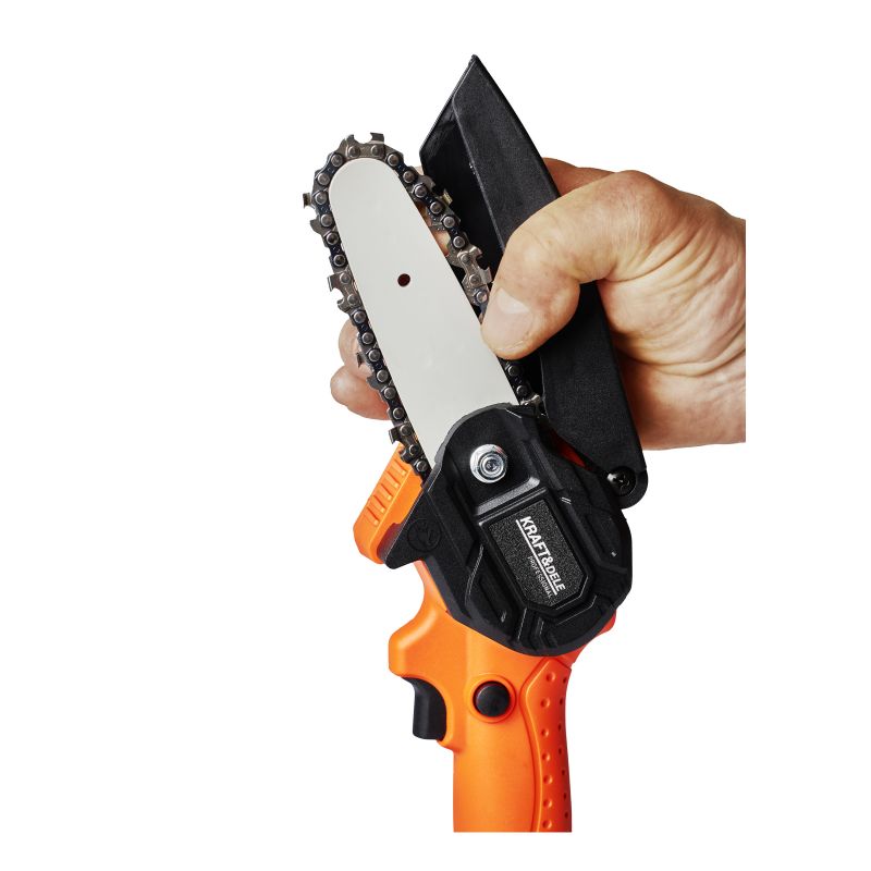 ["Typ: text", "Zdrojový jazyk: pl", "Cieľový jazyk: sk", "Text: Reťazová píla akumulátorová 4" 21V KD10627", "Obrázok: null"]