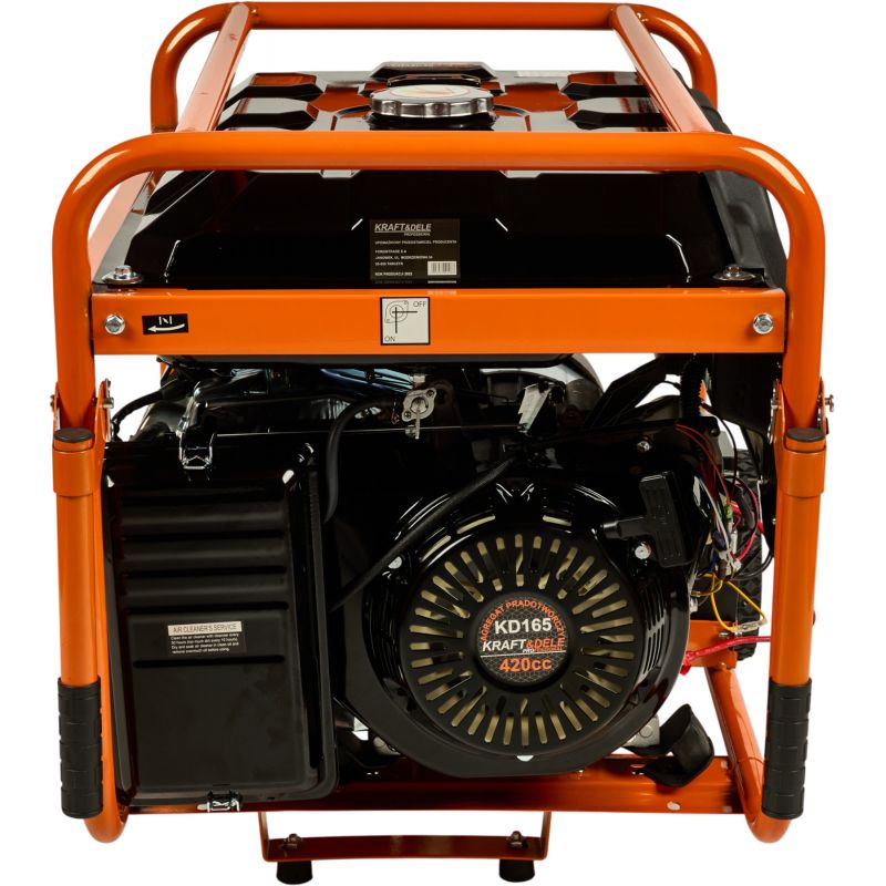 Agregát generuje 5500 W, 12/230 V/380 V, model KD165