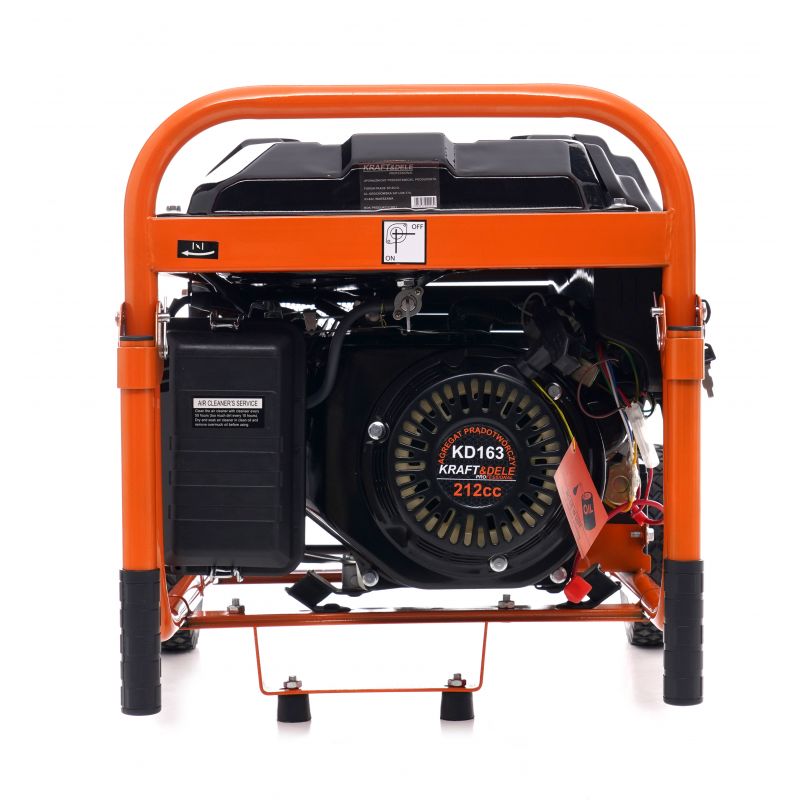 Agregát generuje 3500 W, napätie 12/230 V / 380 V, model KD163