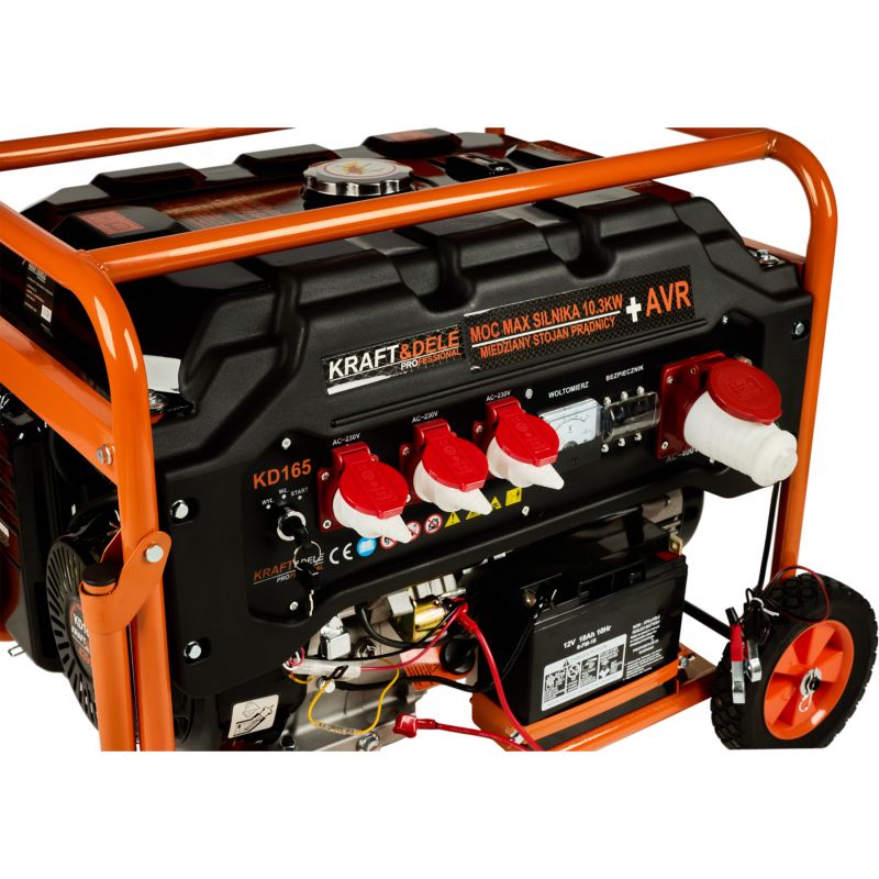 Agregát generuje 5500 W, 12/230 V/380 V, model KD165