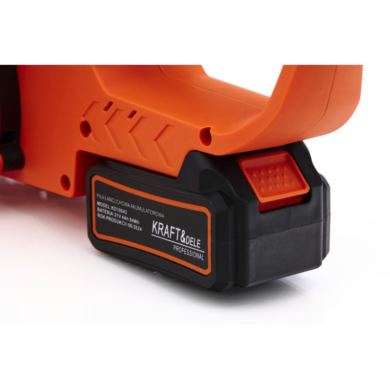 Píla akumulátorová 2x21V 4Ah + príslušenstvo KD10643