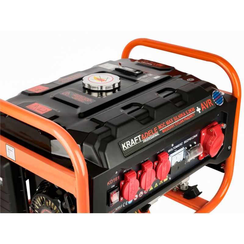 Agregát generuje 3500 W, 12/230 V/380 V, model KD161