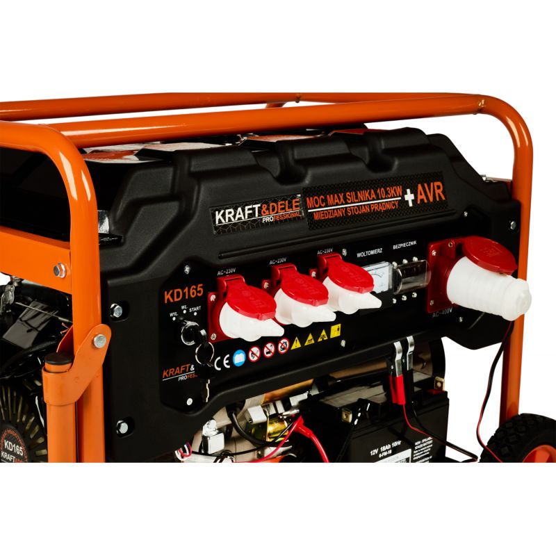 Agregát generuje 5500 W, 12/230 V/380 V, model KD165