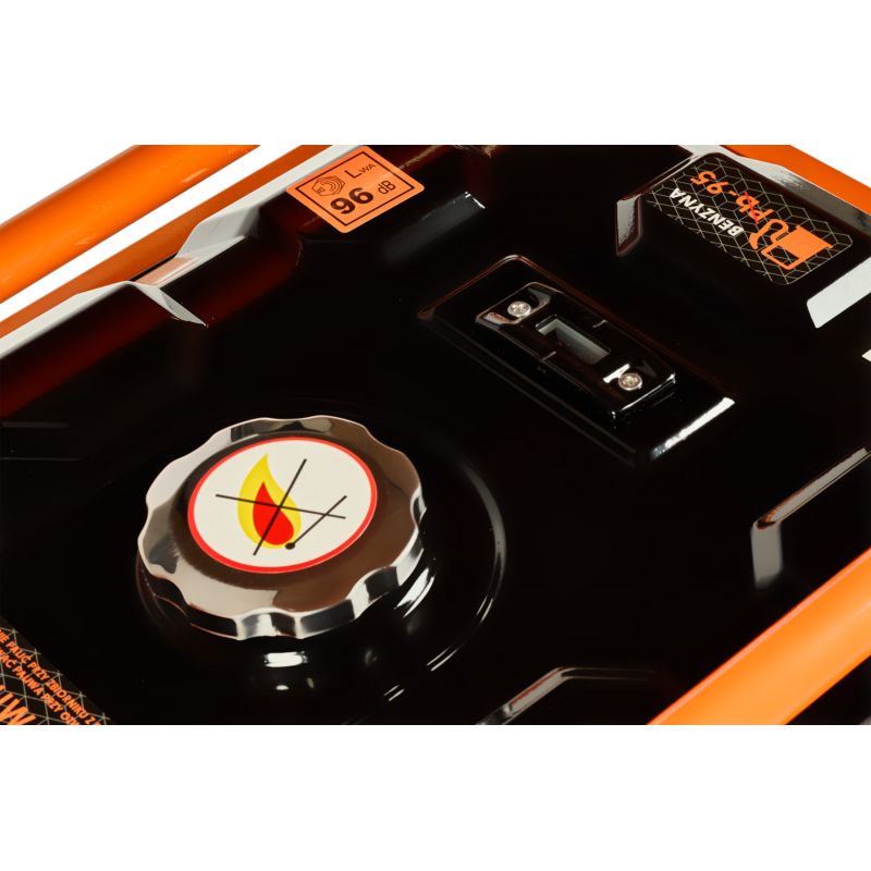 Agregát generuje 5500 W, 12/230 V/380 V, model KD165