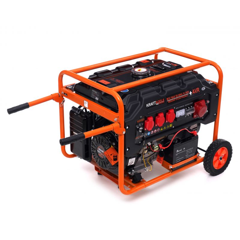 Agregát generuje 5500 W, 12/230 V/380 V, model KD165