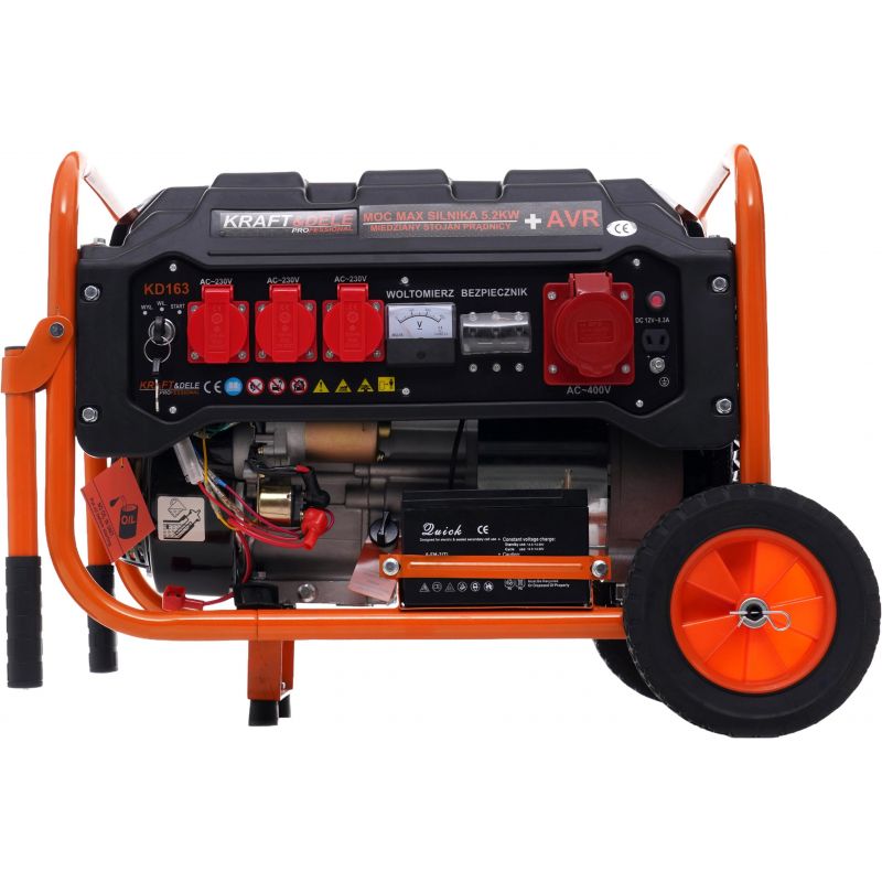 Agregát generuje 3500 W, napätie 12/230 V / 380 V, model KD163